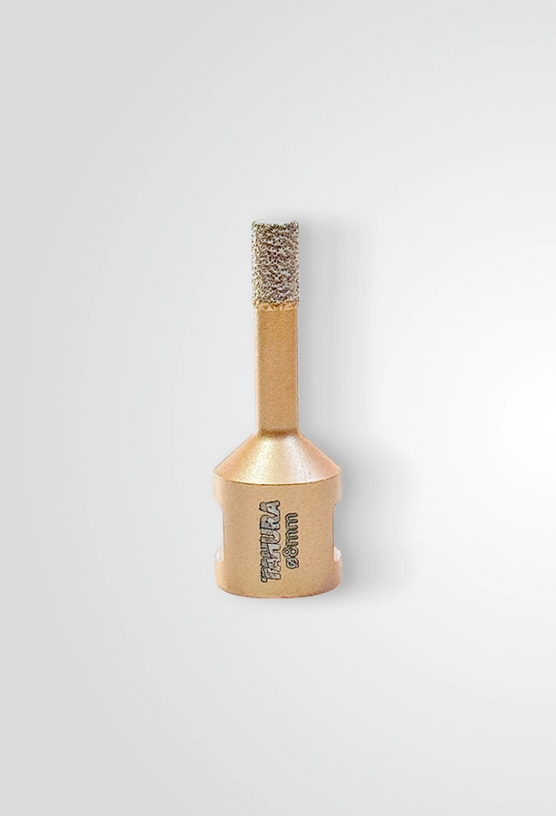 Na zdjęciu widoczna jest otwornica diamentowa do gresu 8 mm Premium, dedykowana do trwałego i precyzyjnego wiercenia otworów w twardych materiałach, takich jak gres czy ceramika.